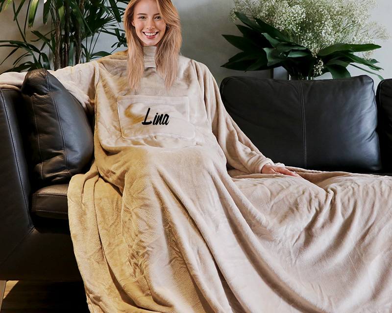 Kuscheldecke mit Ärmeln - personalisiert mit Vornamen