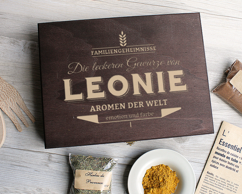 Personalisierbares Gewürz-Geschenk-Set mit Gewürzen aus aller Welt - Die leckeren Gewürze von... - 9 Gewürze, Box aus Holz