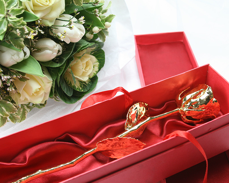 Ewige Rose aus 24 Karat Gold (36 cm) mit personalisierter Geschenkpackung 2